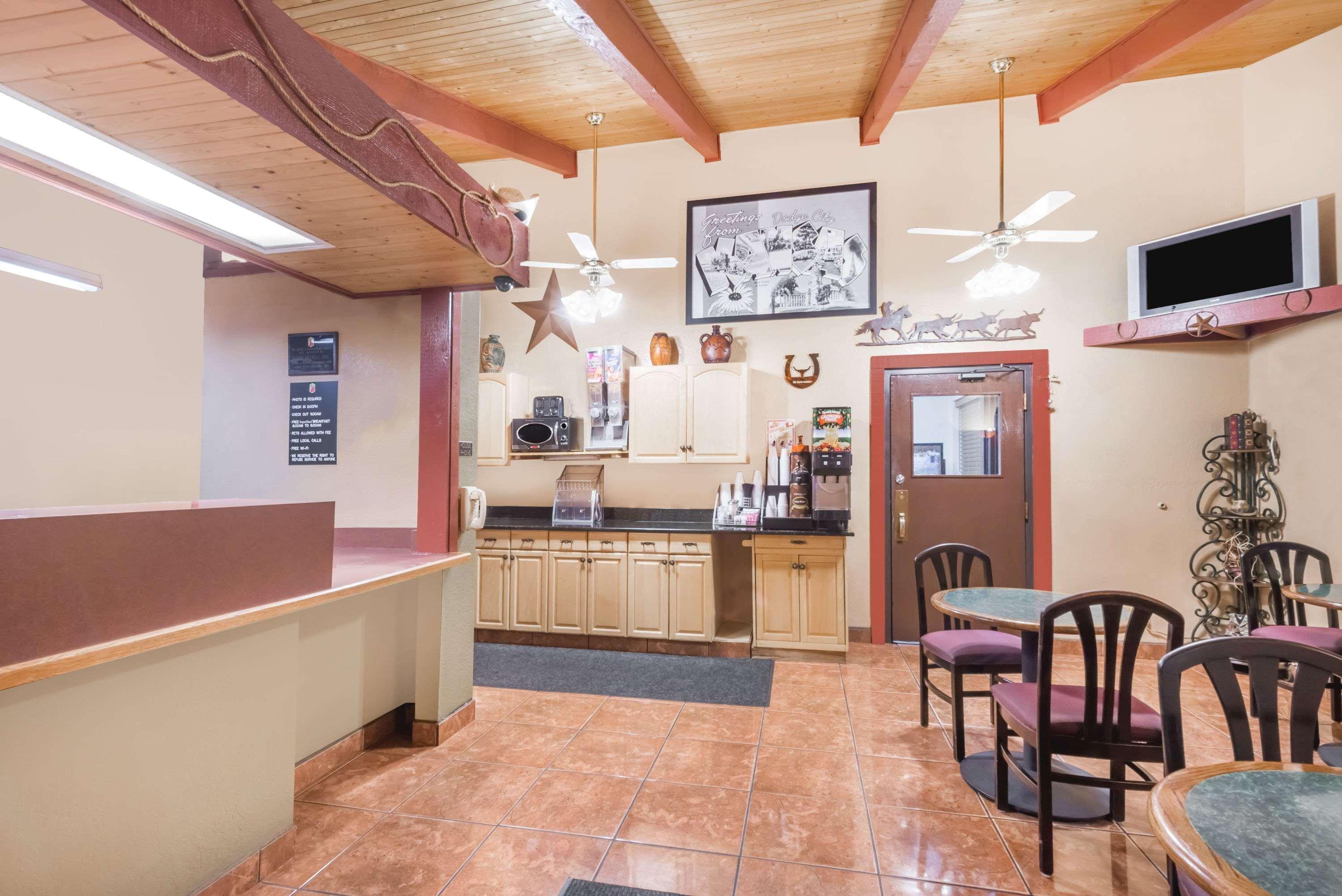 Super 8 By Wyndham Dodge City Exterior photo